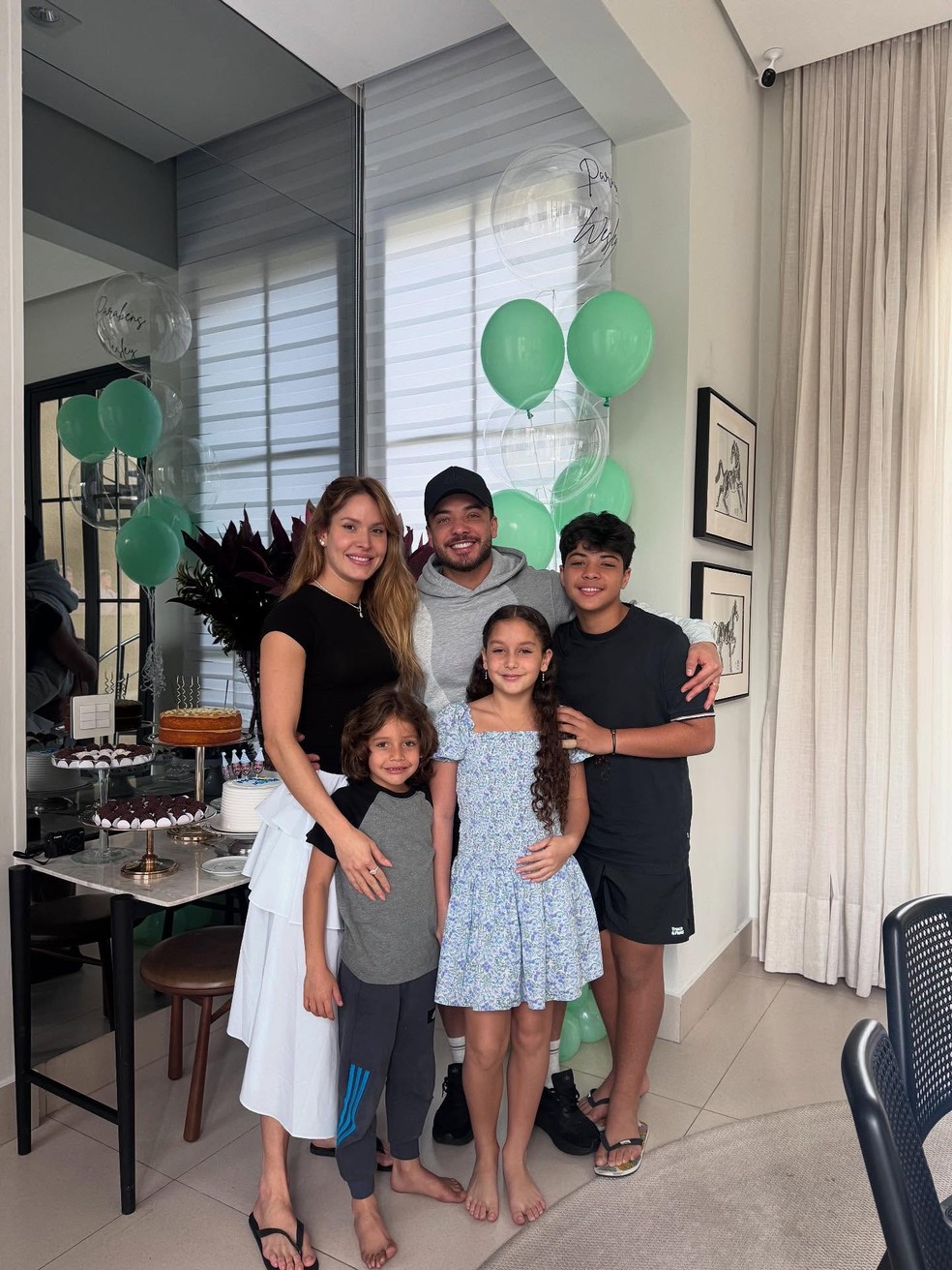 Wesley Safadão com a mulher e os filhos — Foto: Instagram/reprodução