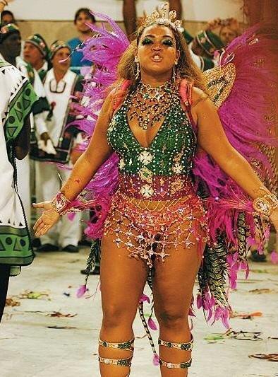 Preta Gil como Rainha de Bateria da Mangueira em 2007 — Foto: Reprodução