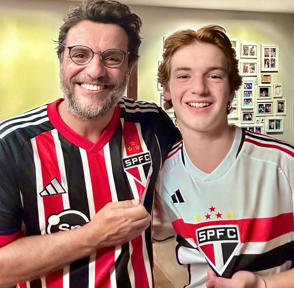 Filho único de Rodrigo Lombardi faz 17 anos e ganha declaração da mãe ...