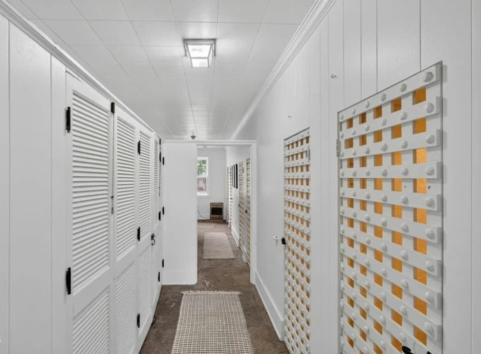 Prisão em Ohio (EUA) que virou casa está à venda por R$ 2 milhões, ainda com as celas originais — Foto: Reprodução/Realtor.com