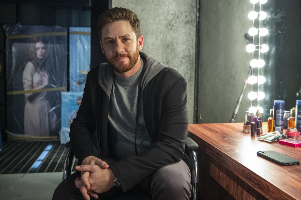 Leonardo Miggiorin faz uma participa&ccedil;&atilde;o especial na s&eacute;rie 'Vicky e a musa' &mdash; Foto: Estevam Avellar/Rede Globo