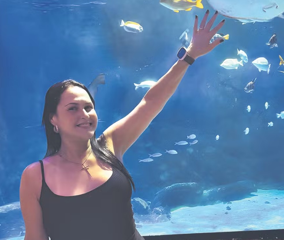 Última viagem. Antes de desaparecer, Anic visitou um parque aquático em Balneário Camboriú com o marido e amigos — Foto: Reprodução