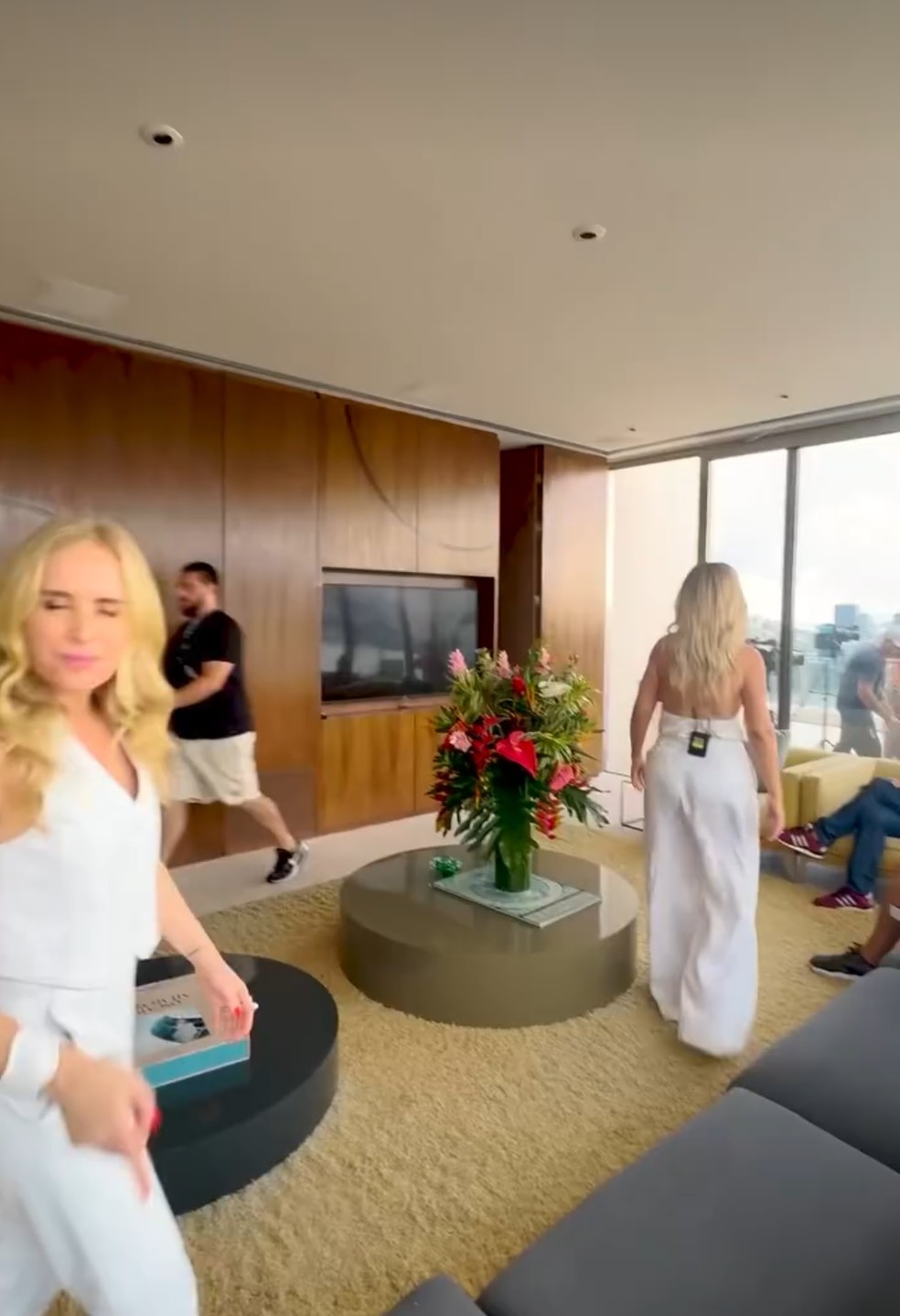 Eliana recebe Anglica em seu apartamento duplex na Lagoa  Foto: reproduo/ instagram