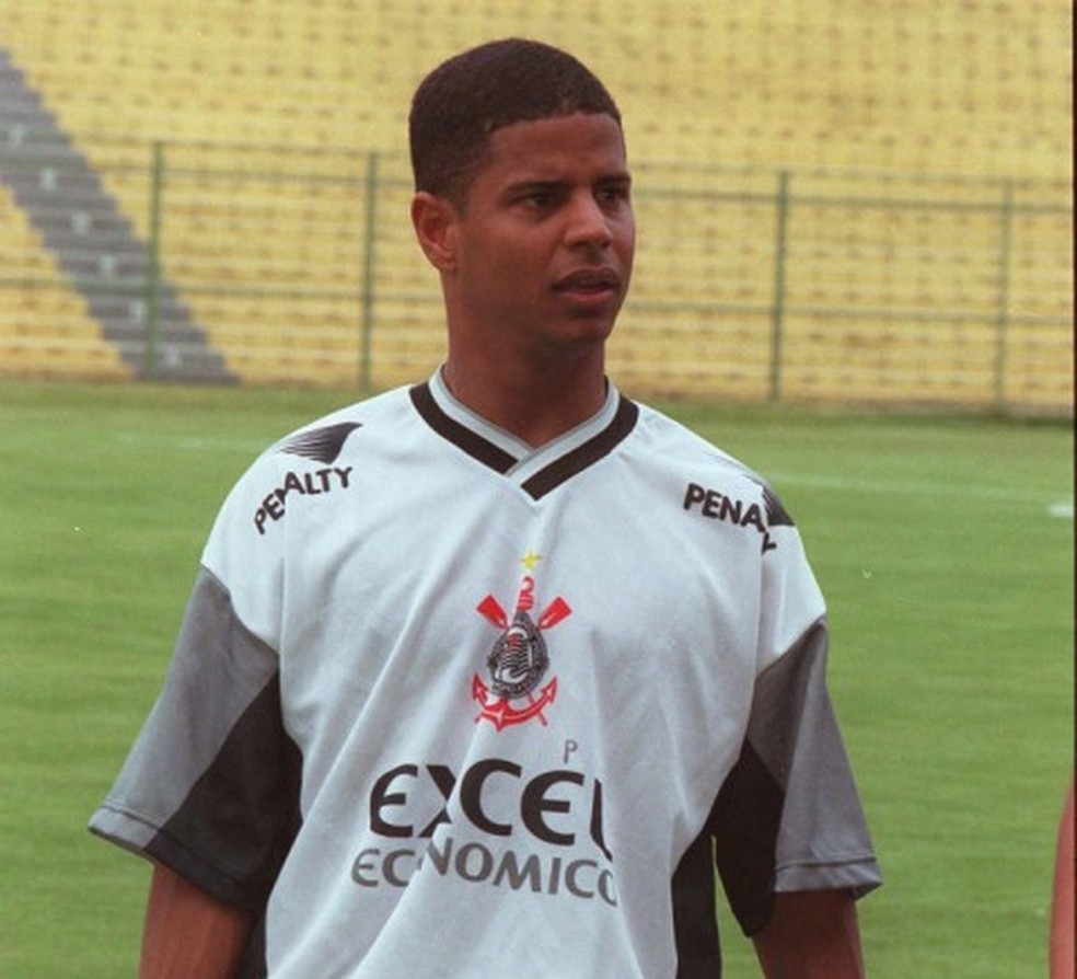 Conhecido como 'pé de anjo', Marcelinho Carioca foi ídolo do Corinthians — Foto: Sérgio Tomisaki