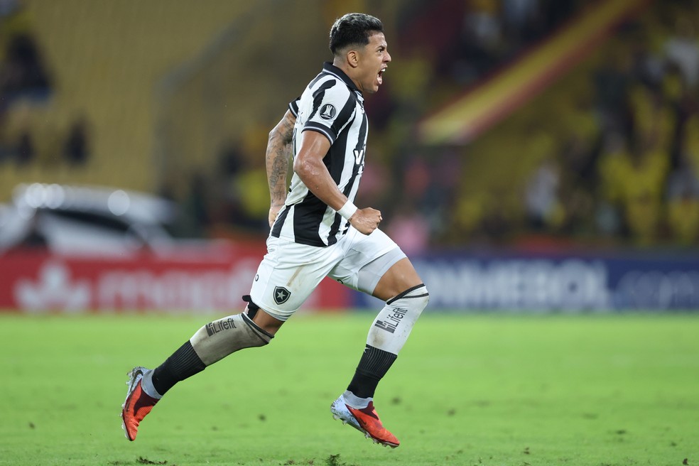 Matheus Martins comemora o gol marcado no empate em 1 a 1 entre Botafogo e Barcelona de Guayaquil — Foto: Vítor Silva/Botafogo