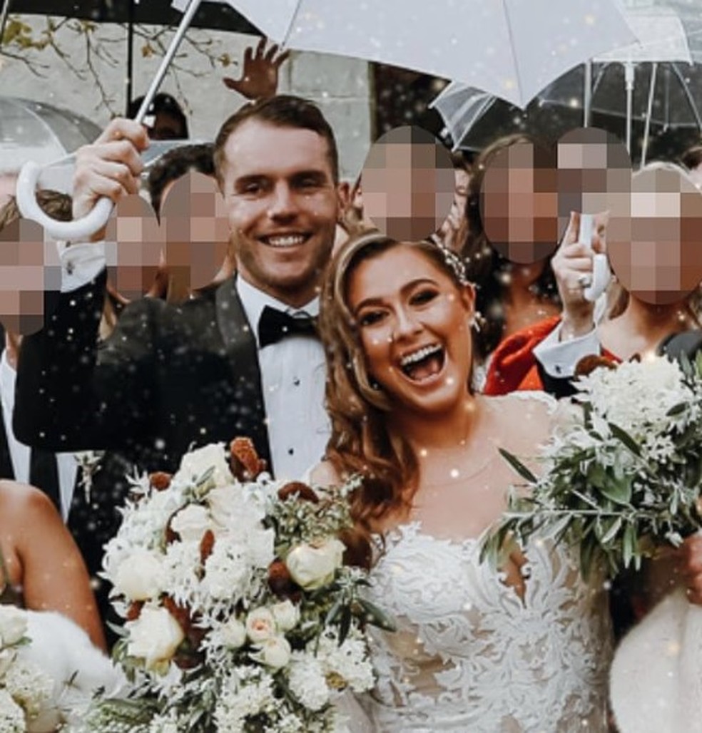 Naomi Tekea Craig e o marido no casamento na Austrália — Foto: Reprodução