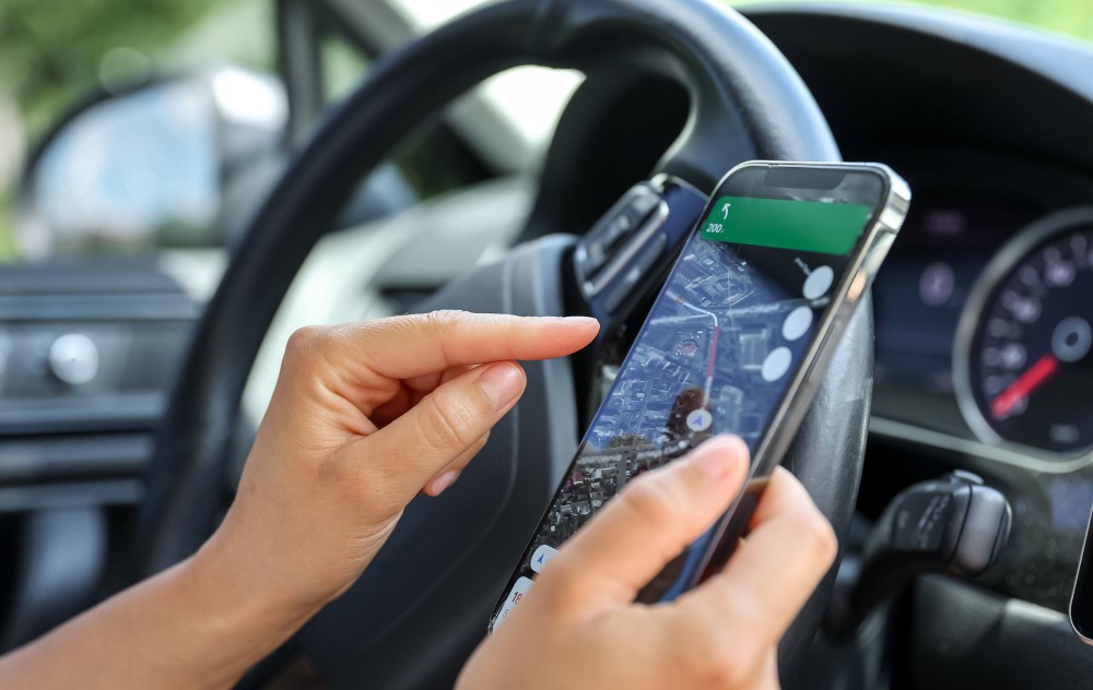 Conheça as vantagens de compartilhar a viagem pelo Waze ou Google Maps - QTU Questões do Universo