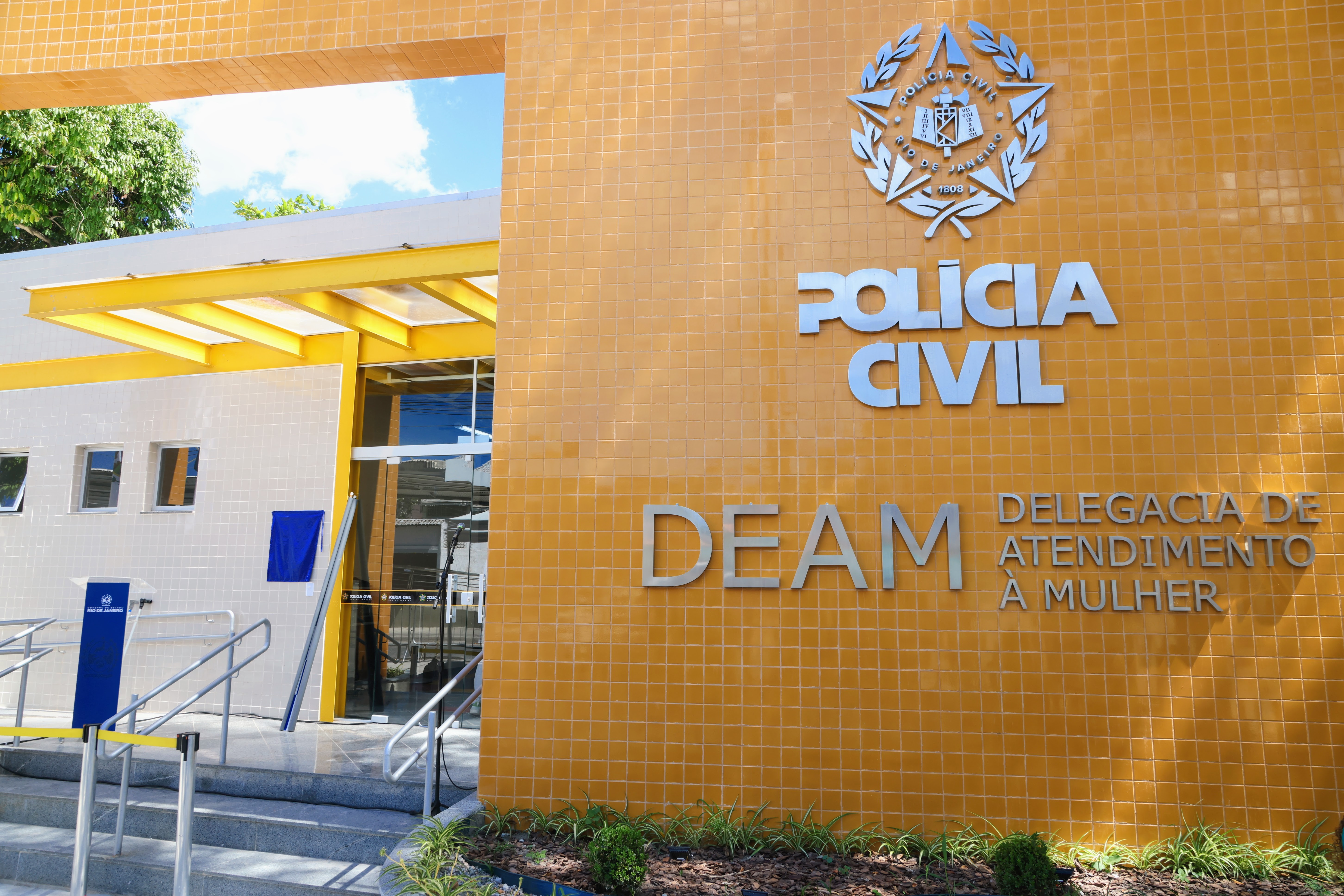 Mãe denuncia estupro coletivo de menina de 12 anos na Zona Oeste do Rio