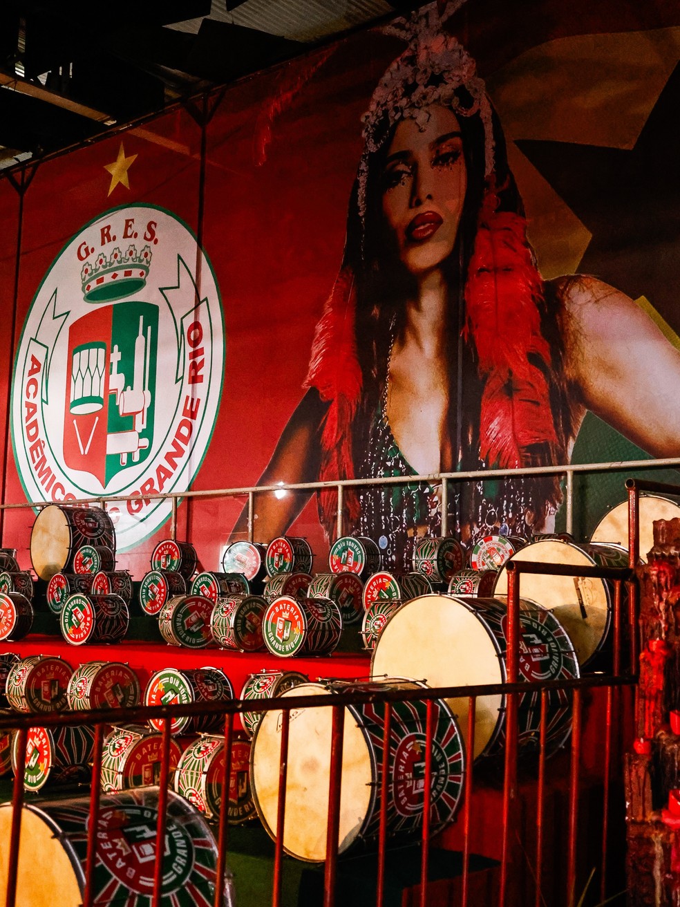 Tudo pronto! Grande Rio prepara quadra para coroação de Anitta