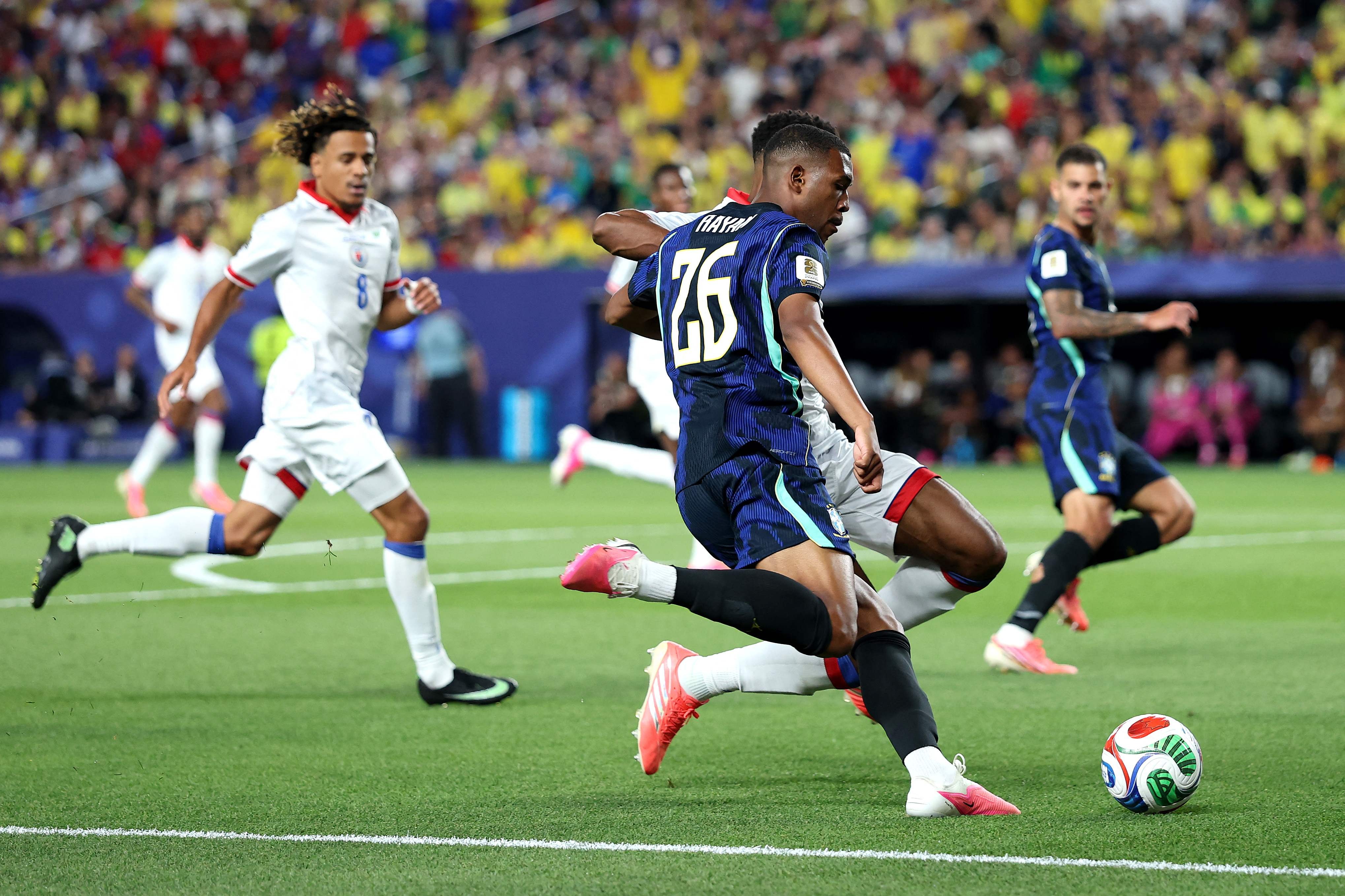 Rayan será titular do Brasil contra a Escócia no lugar de Raphinha