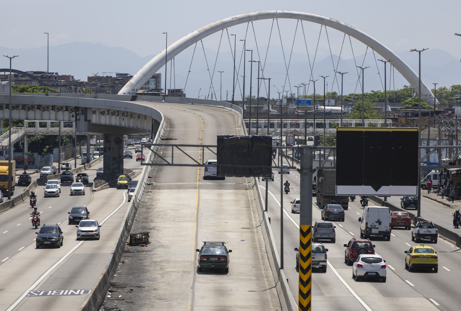 Pista seletiva da Avenida Brasil - 104550731 Ri Rio De Janeiro Rj 04 10 2023 Avenida Brasil Tera Pista Seletiva Para Onibus A Par 