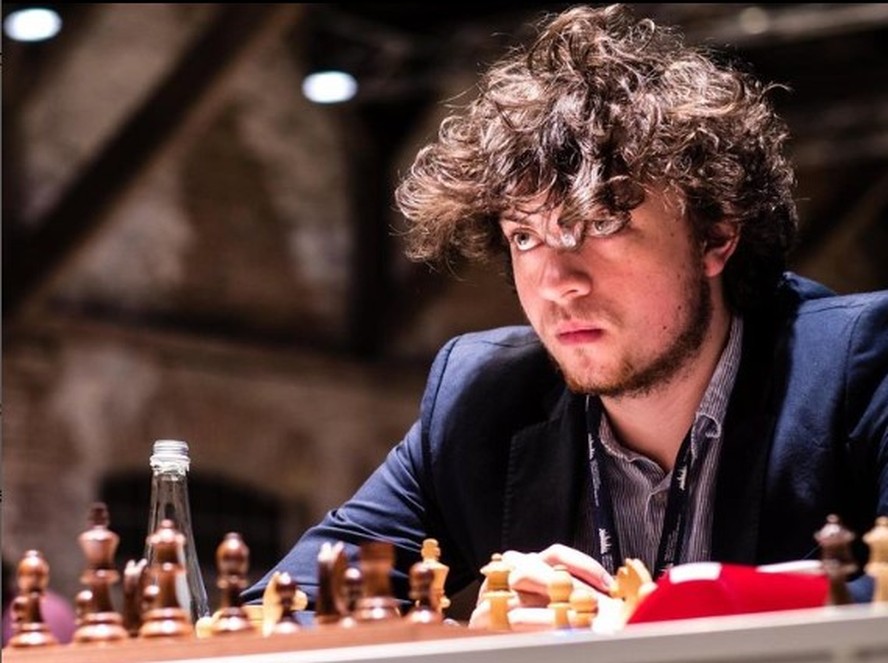 Jogador de xadrez americano nega ter usado vibrador para trapacear em  partida, Mundo
