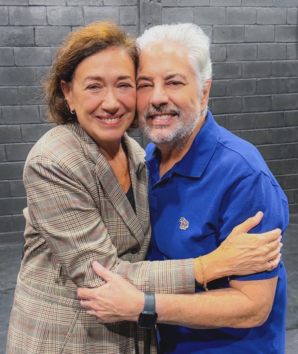 Lilia Cabral e Roberto de Carvalho: ela canta, ele fez os arranjos de piano para a peça "Rita Lee: Balada da Louca" — Foto: Guilherme Samora/Reprodução