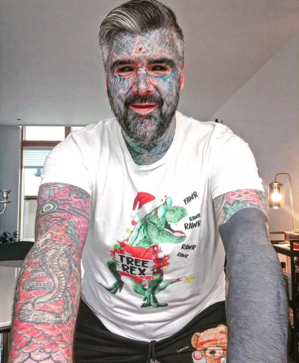 Matthew Whelan, mais conhecido como B-Art, é o homem mais tatuado da Grã-Bretanha — Foto: Reprodução