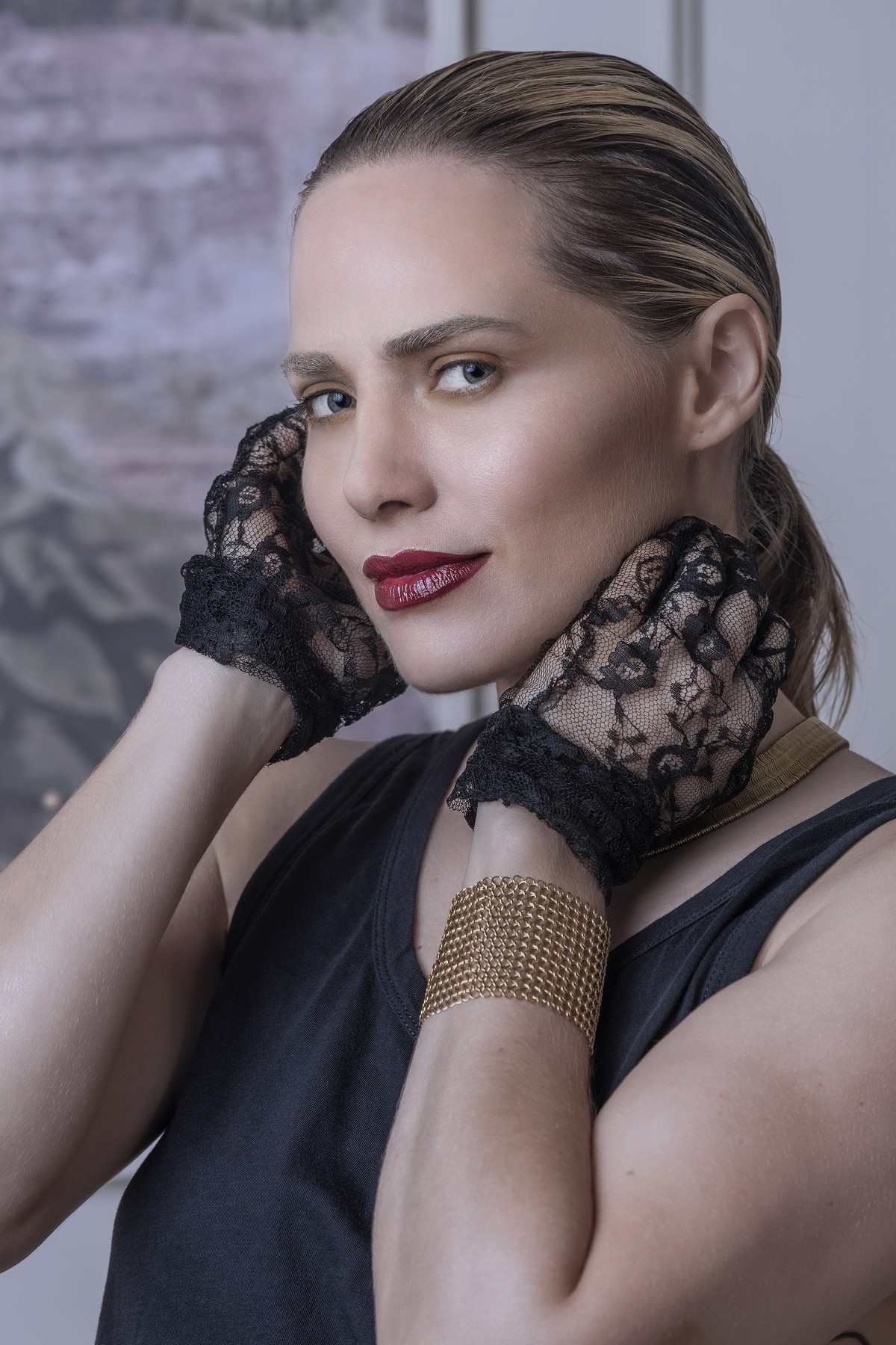 Leticia Colin: A Vilã de 'Garota do Momento' Fala Sobre a Pressão Sobre as Mães e a Perda da Atração