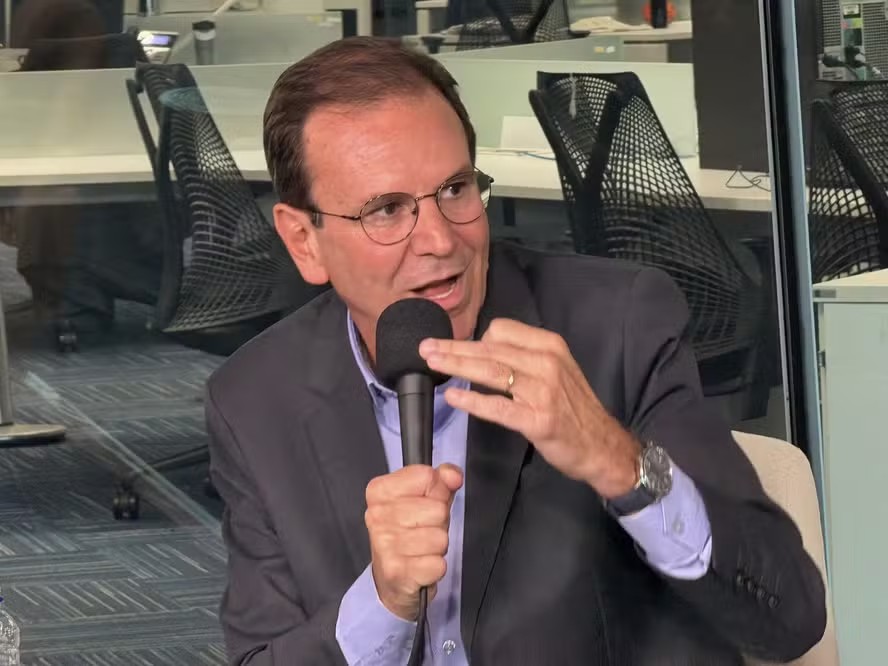 Paes acusa candidatura adversária de distribuir dinheiro vivo nas eleições e diz ter levado informações à PF