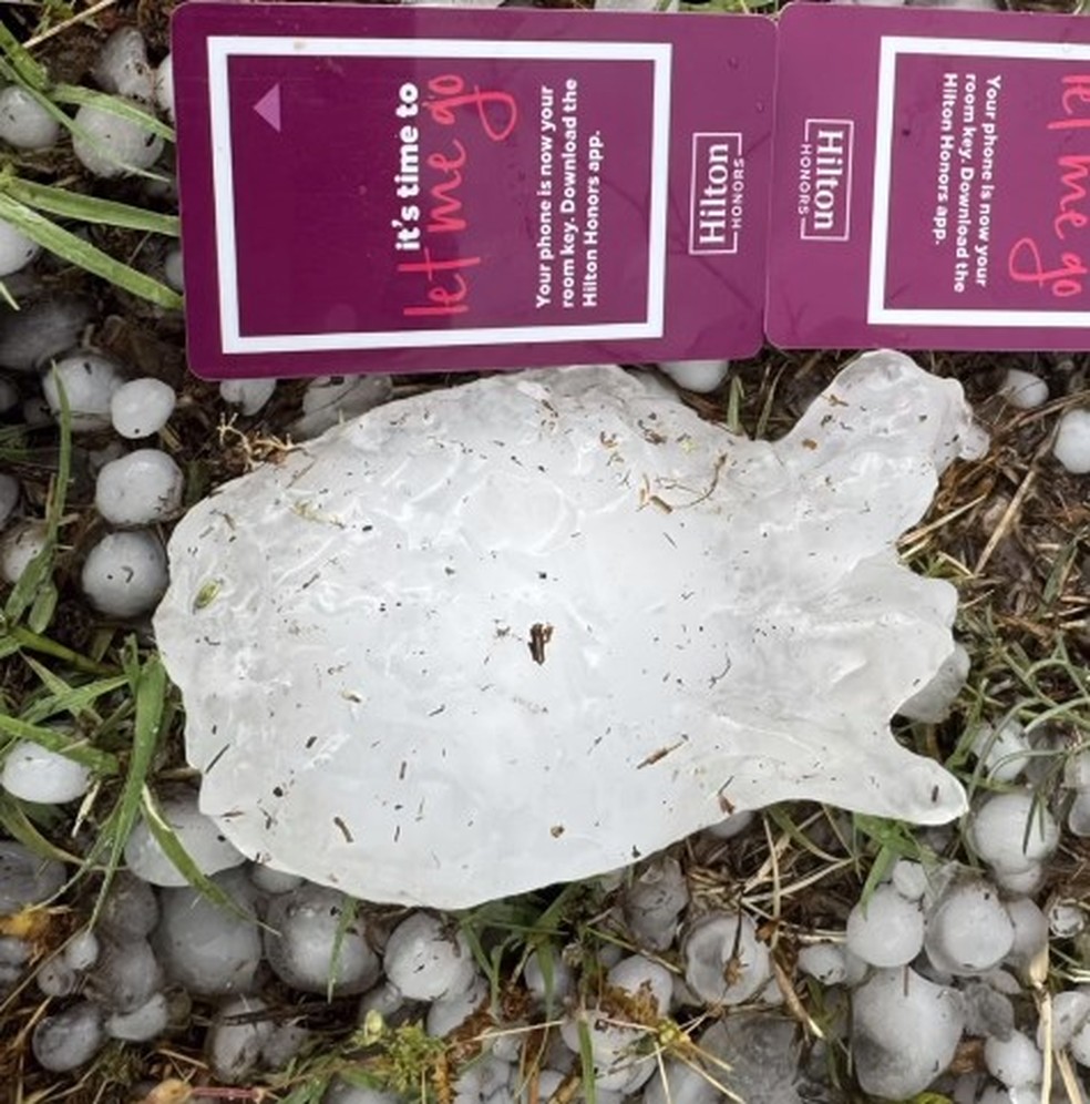 Matthew Cappucci exibe granizo recorde no Texas &mdash; Foto: Reprodu&ccedil;&atilde;o/Instagram