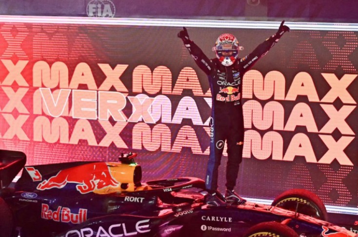 Verstappen vence pela primeira vez em Cingapura; Antonelli fica perto do título