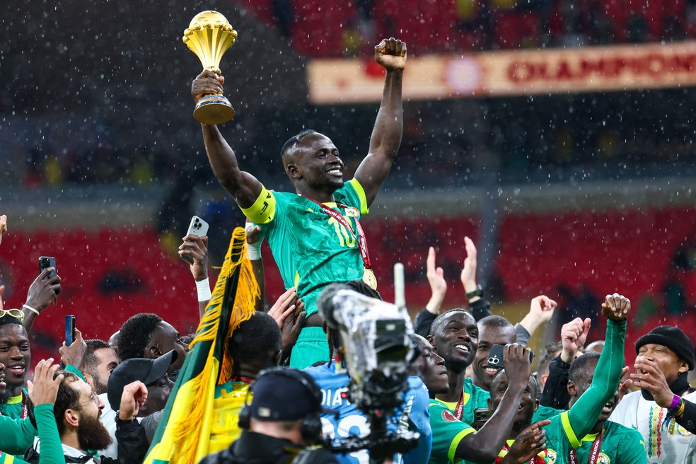 Jogadores de Senegal celebram a conquista da Copa Africana de Nações — Foto: FRANCK FIFE / AFP