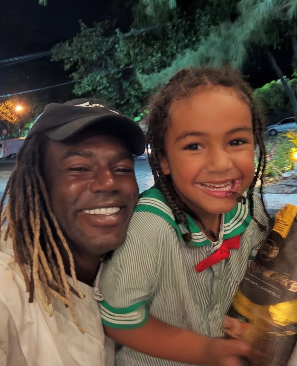 Jonathan Azevedo com o filho Matheus Gabriel, de 6 anos — Foto: Reprodução de Instagram