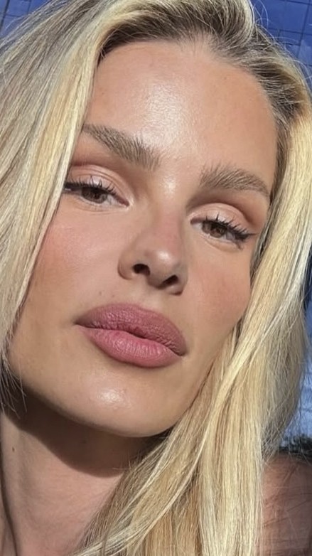 Yasmim Brunet aderiu à técnica brow lamination — Foto: Reprodução/Instagram