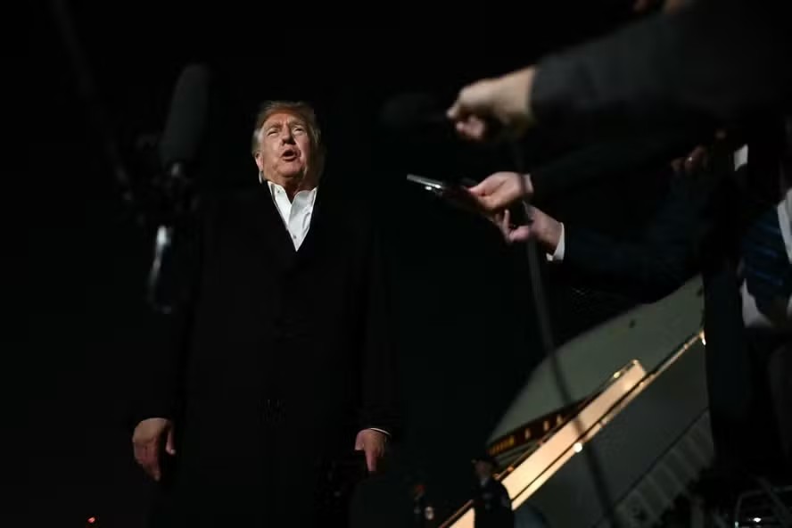 Trump aprova ida de Flávio aos EUA, mas nega saber paradeiro: 'Ouvi dizer que estava na Argentina'