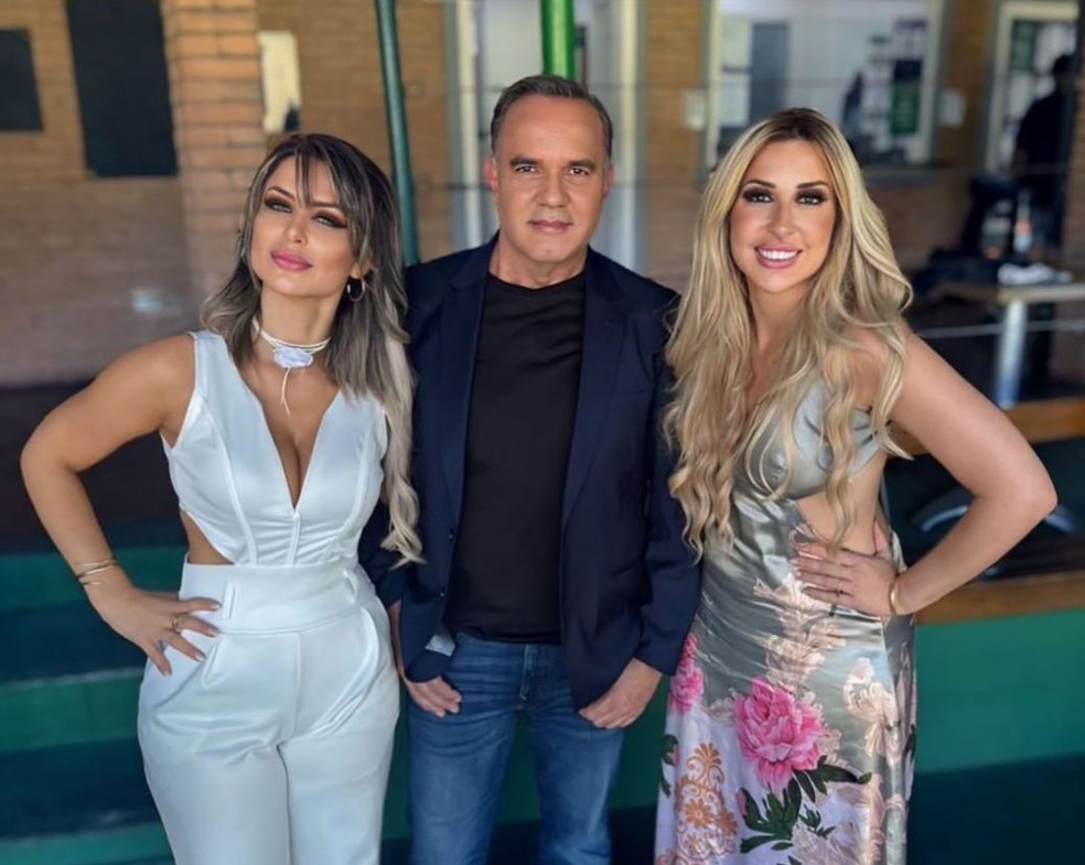 Humberto Martins com as responsáveis pela a harmonização facial — Foto: Instagram