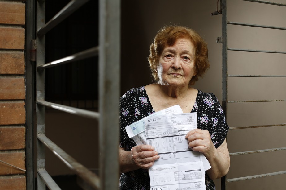 Na casa da aposentada Maria da Gloria Gabriel Serra, de 92 anos, conta saltou de média de R$ 150 para mais de R$ 1,6 mil