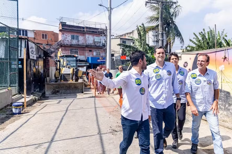 Paes promete ocupar região da Praça Seca e construir novo batalhão da PM na região se ganhar eleição