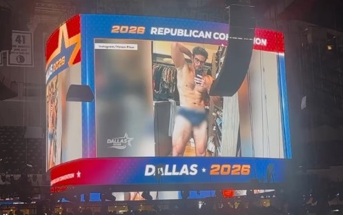 Convenção republicana exibe em telão foto de adversário de esquerda usando apenas cueca - Foto