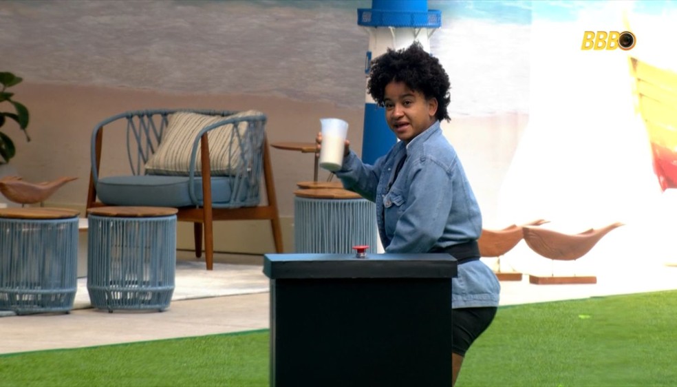 Milena aperta o bot&atilde;o misterioso do BBB 26 &mdash; Foto: Reprodu&ccedil;&atilde;o TV Globo