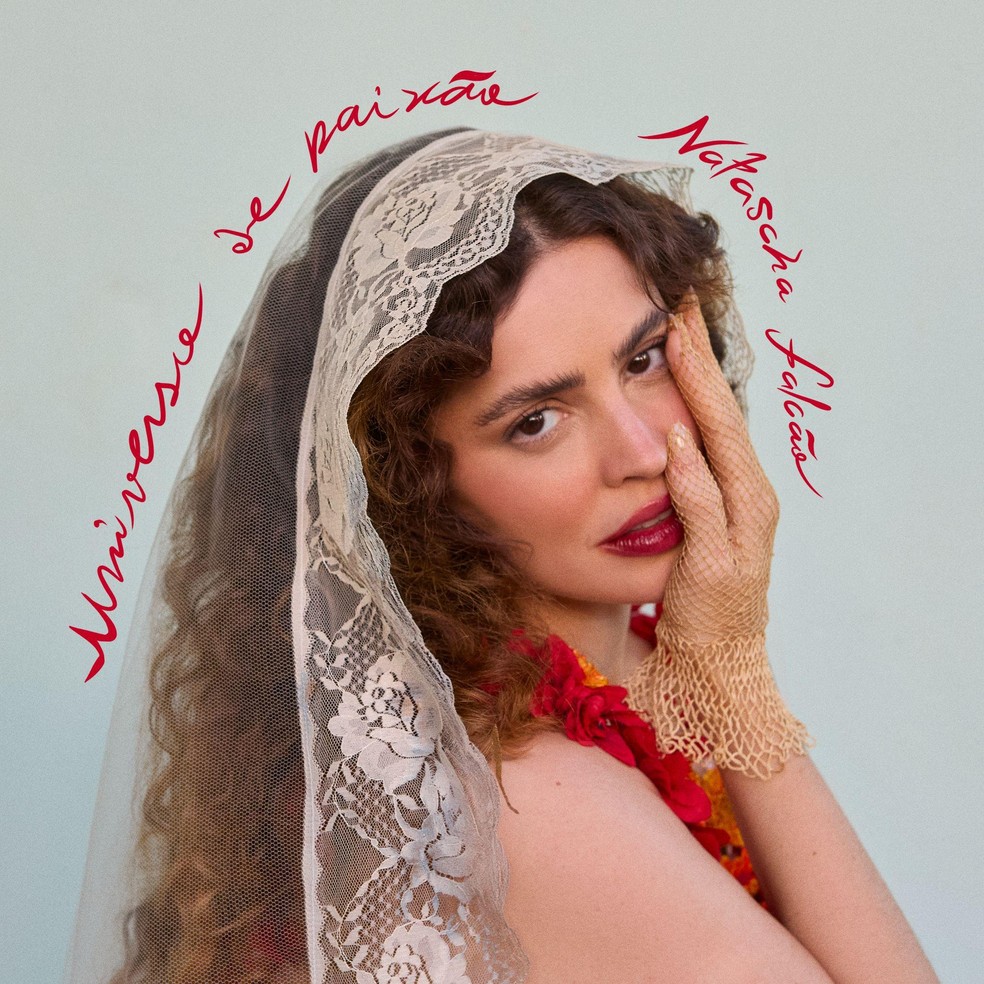 Lola em No Rancho Fundo, Natascha Falcão lança EP de forrós e clipe  gravado na Feira de São Cristóvão