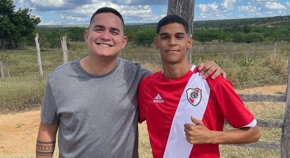 Allan Jesus e Luva de Pedreiro — Foto: rep/ instagram
