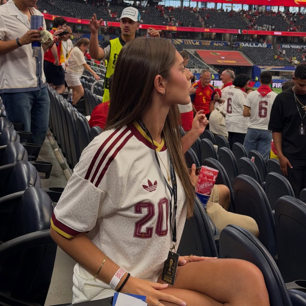 Craque da Espanha, Pedri González namora modelo mais velha e forma ...