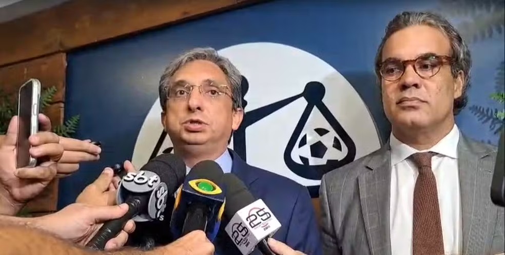 Vice-presidente do Flamengo, Flávio Willeman, e o advogado Michel Asseff Filho, no julgamento de Bruno Henriqueno STJD — Foto: Davi Ferreira/ Jornal O Globo