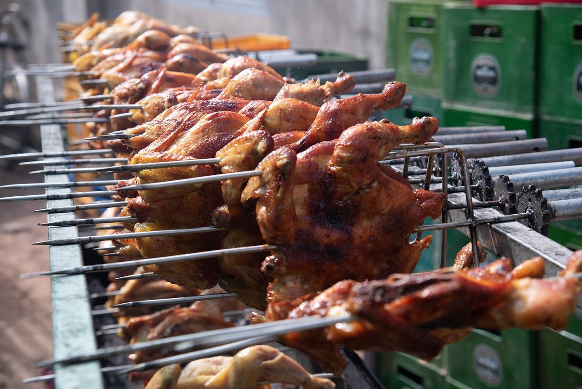 Estudo indica que o consumo de poucas porções de frango por semana pode ...