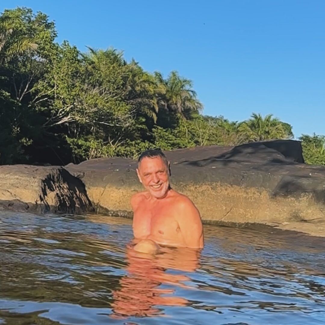 Lembra dele? Guilherme Leme aparece em banho de rio e recebe elogios de