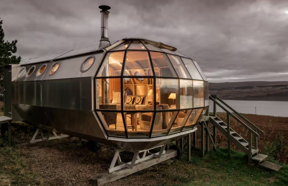 Hotel em uma capsúla, em Drimnin (Inglaterra) — Foto: Reprodução / Airbnb