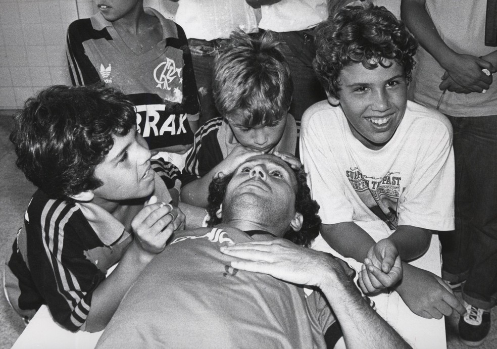 DESPEDIDA DE ZICO DO FLAMENGO COM OS FILHOS BRUNO , TIAGO E JUNIOR — Foto: ANDRÉ DURÃO