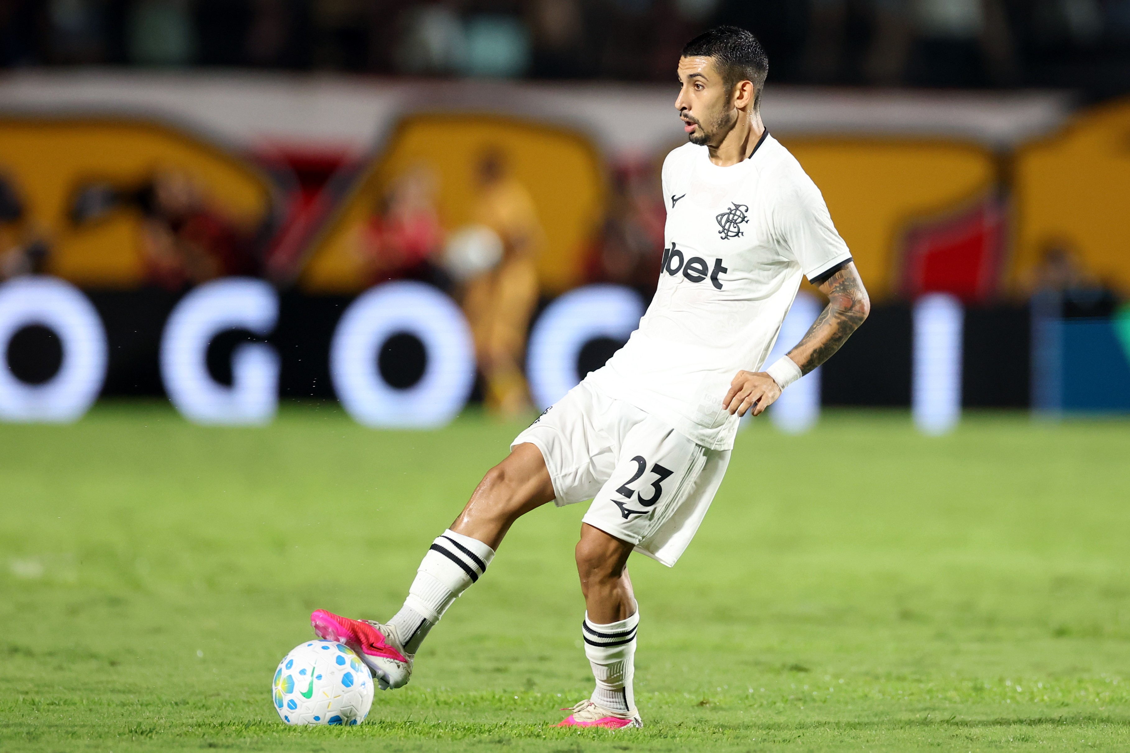 Botafogo acerta a venda do uruguaio Santi Rodríguez ao Columbus Crew, da MLS - QTU Questões do Universo