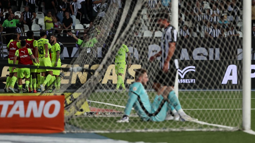 Sem jogar, Botafogo aumenta chance de título de 85 para 90