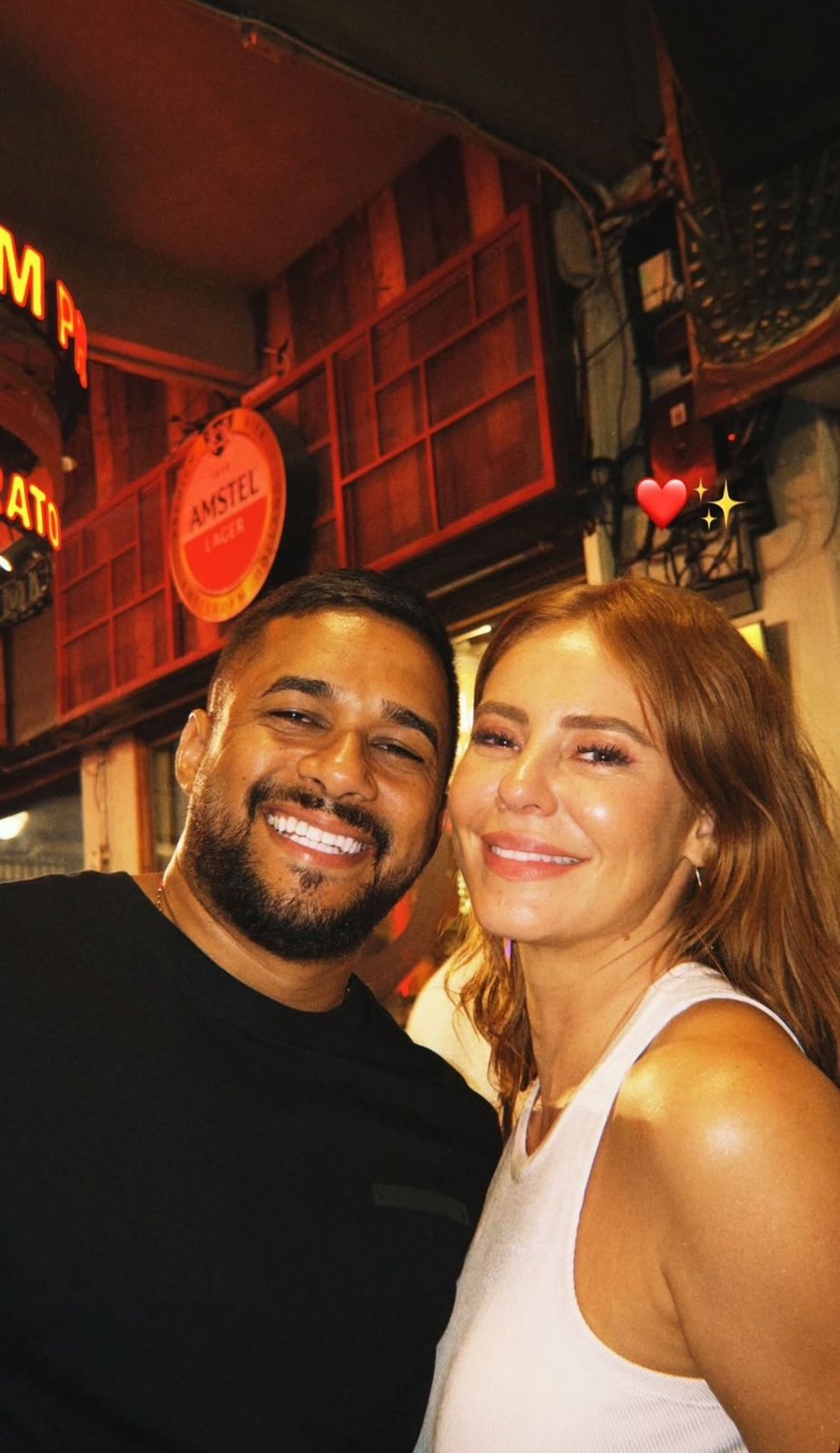 Mestre Fafá postou foto com Paolla Oliveira em roda de samba — Foto: Reprodução/Instagram