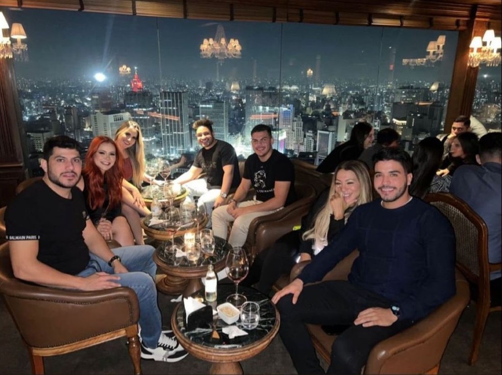 Iran ngelo janta com namorado em restaurante de luxo em SP  Foto: Instagram
