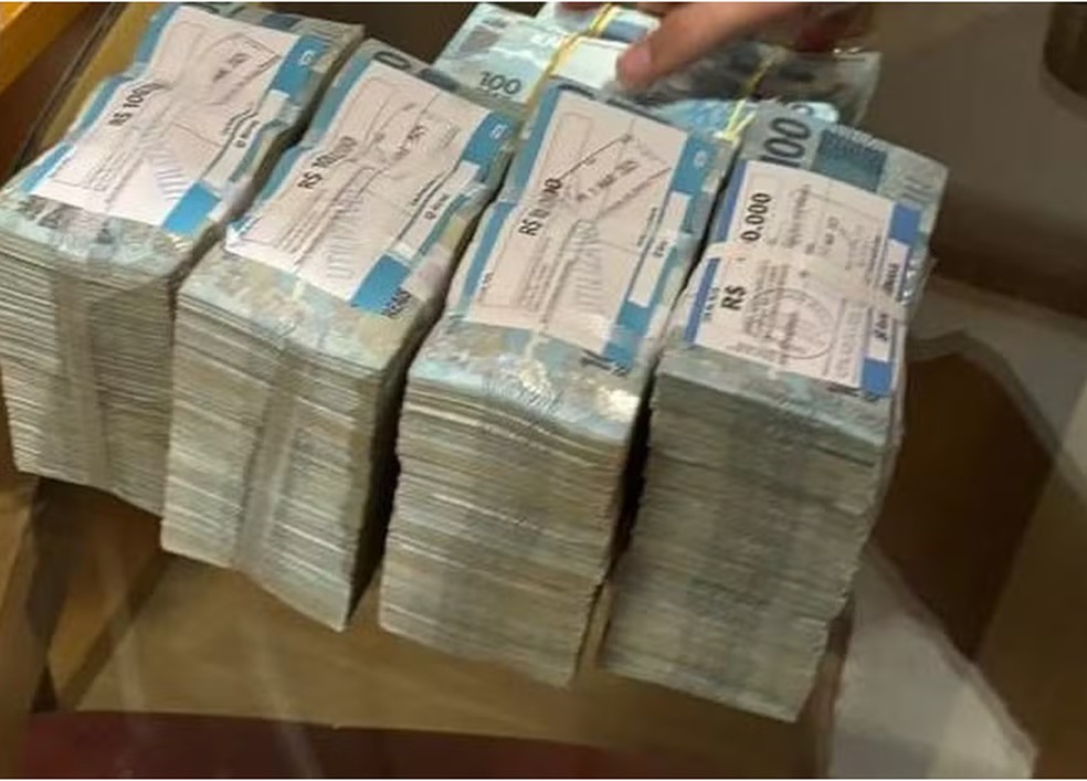 PF apreende dinheiro com deputado federal — Foto: Reprodução/PF