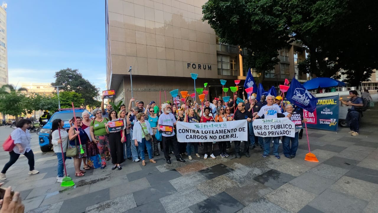Servidores do estado do Rio fazem ato em apoio à 