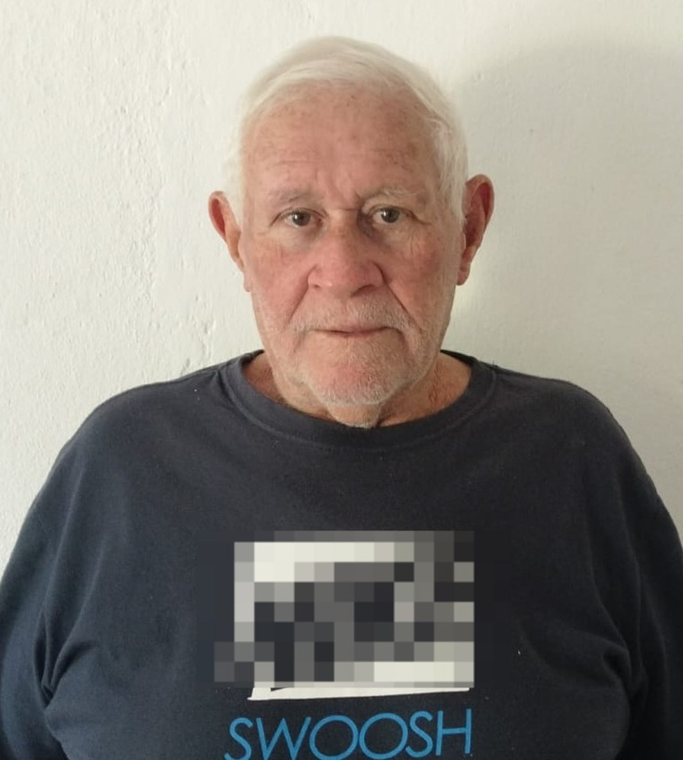 Sr. Gentil conseguiu a segunda via da certidão para emitir a nova CIN e abrir conta em bancos — Foto: Arquivo pessoal