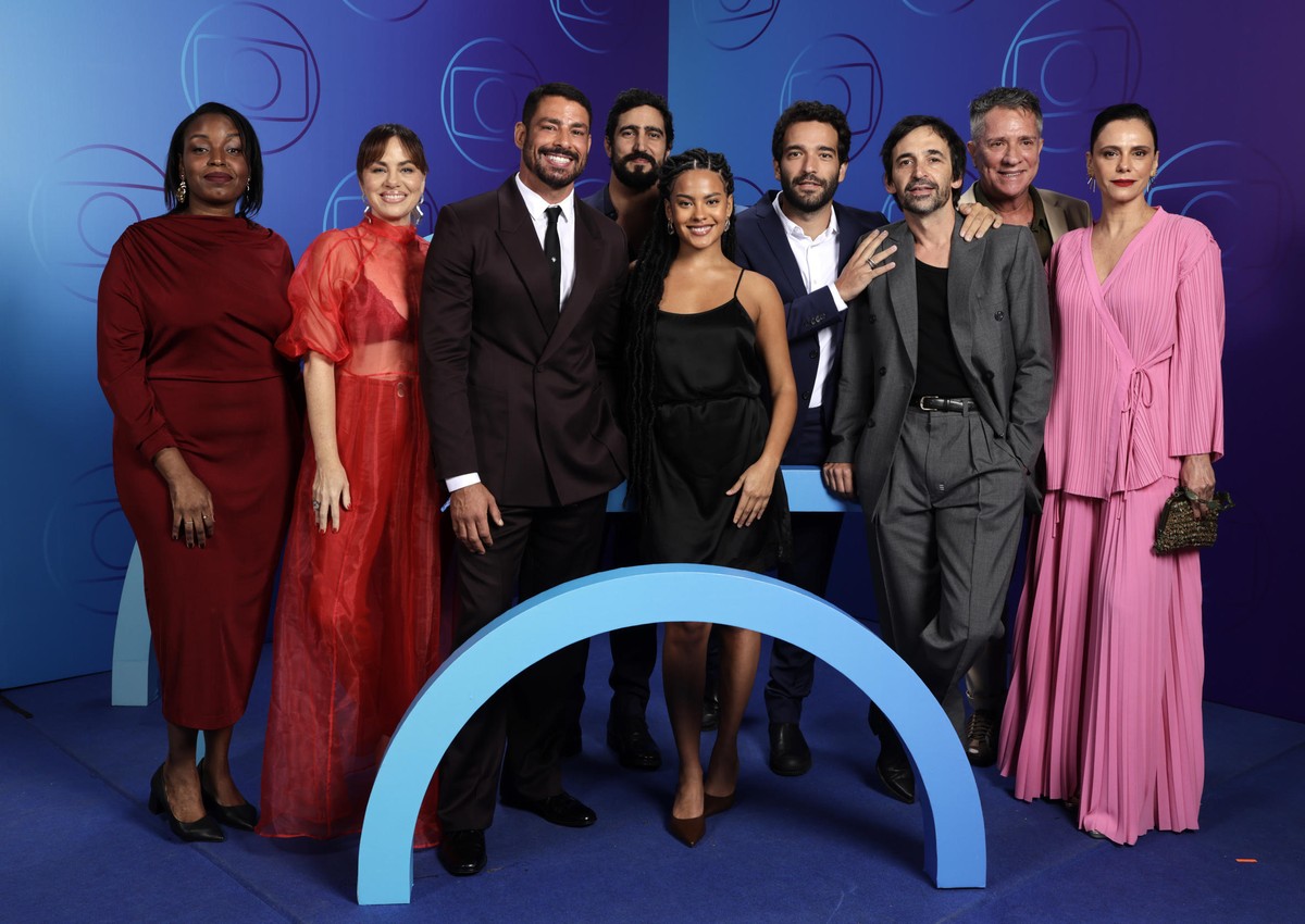 Remake de Vale tudo elenco e - Assets Fotos 336 Elenco De Vale Tudo Mostra A Sua Cara No Upfront Globo D530fecea879 