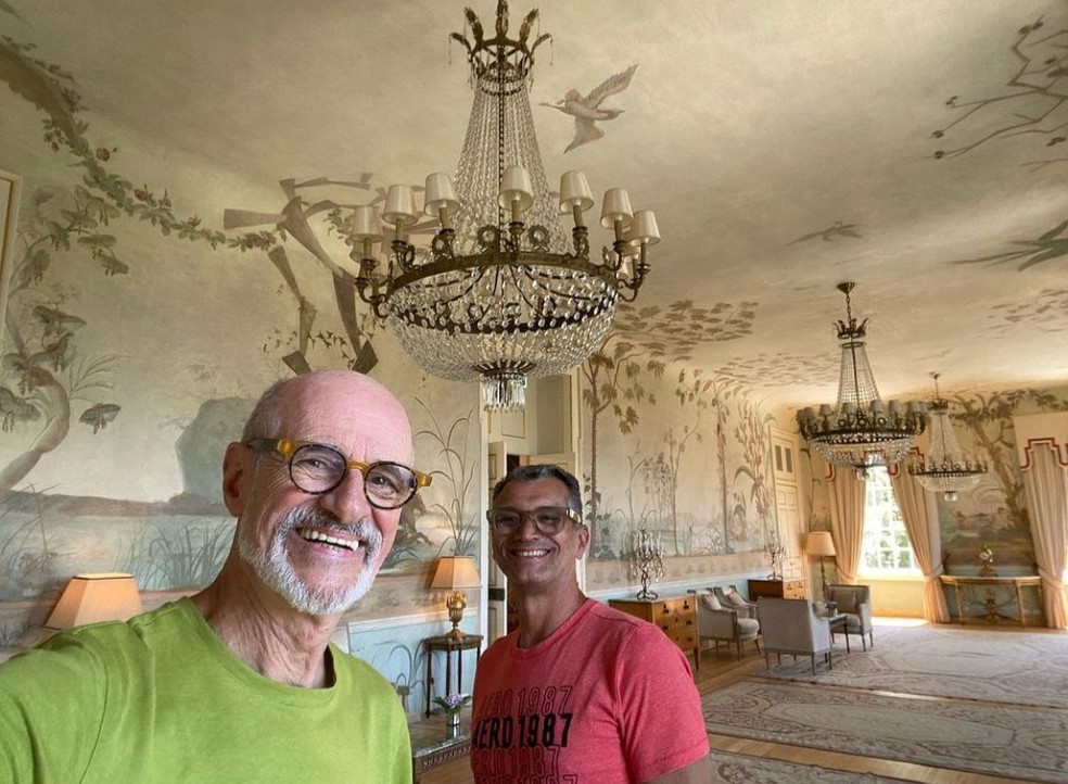 Marcos Caruso faz viagem rom&acirc;nica com o marido por Portugal ap&oacute;s fim de 'Travessia' &mdash; Foto: Instagram