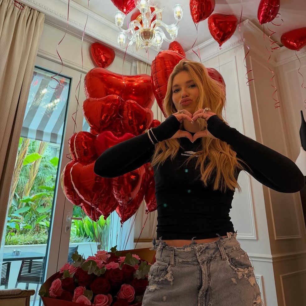 Virginia e Vini Jr. assumem namoro na web — Foto: Instagram