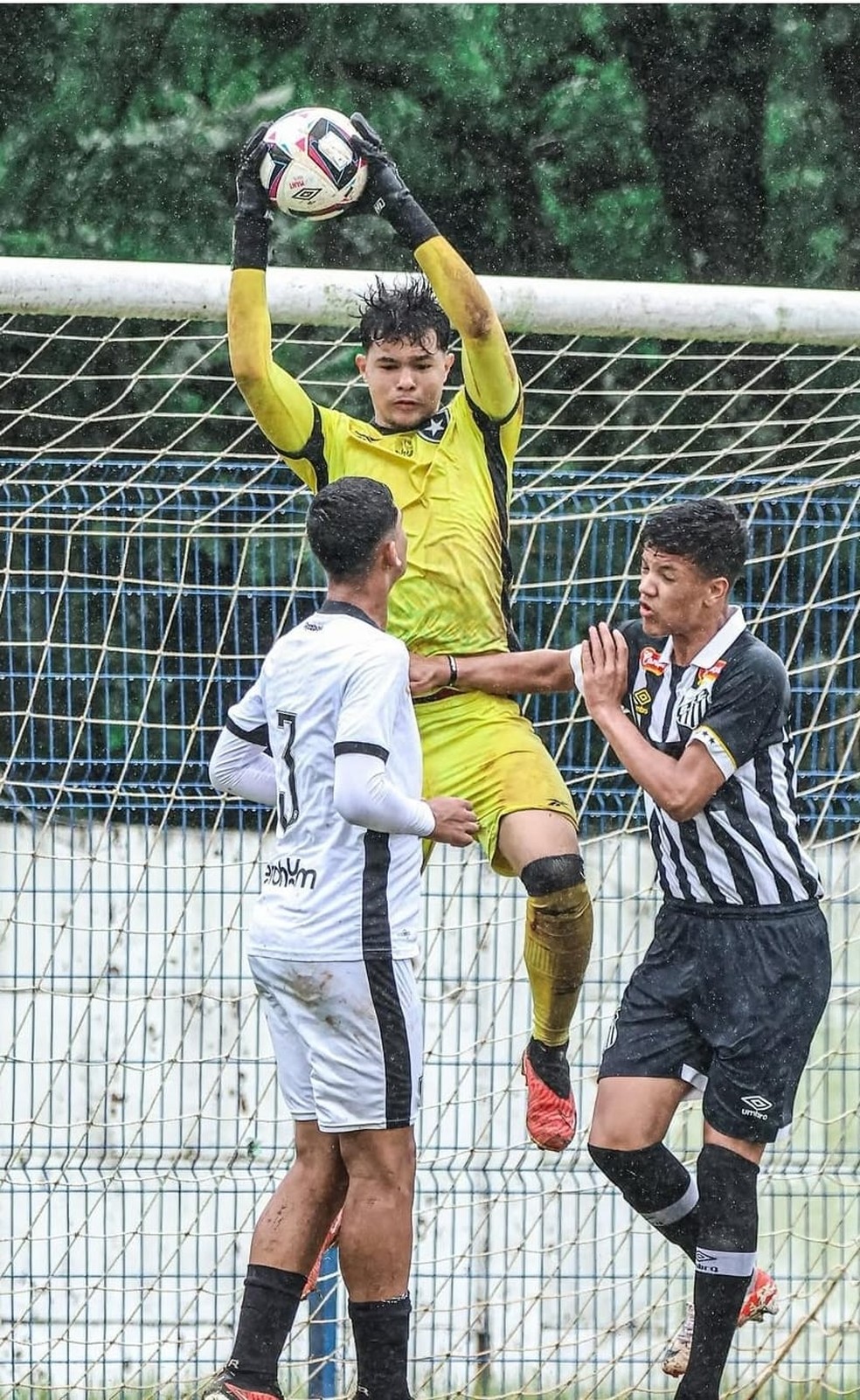 Bruninho Samudio participa de torneio na Europa — Foto: rep/ instagram